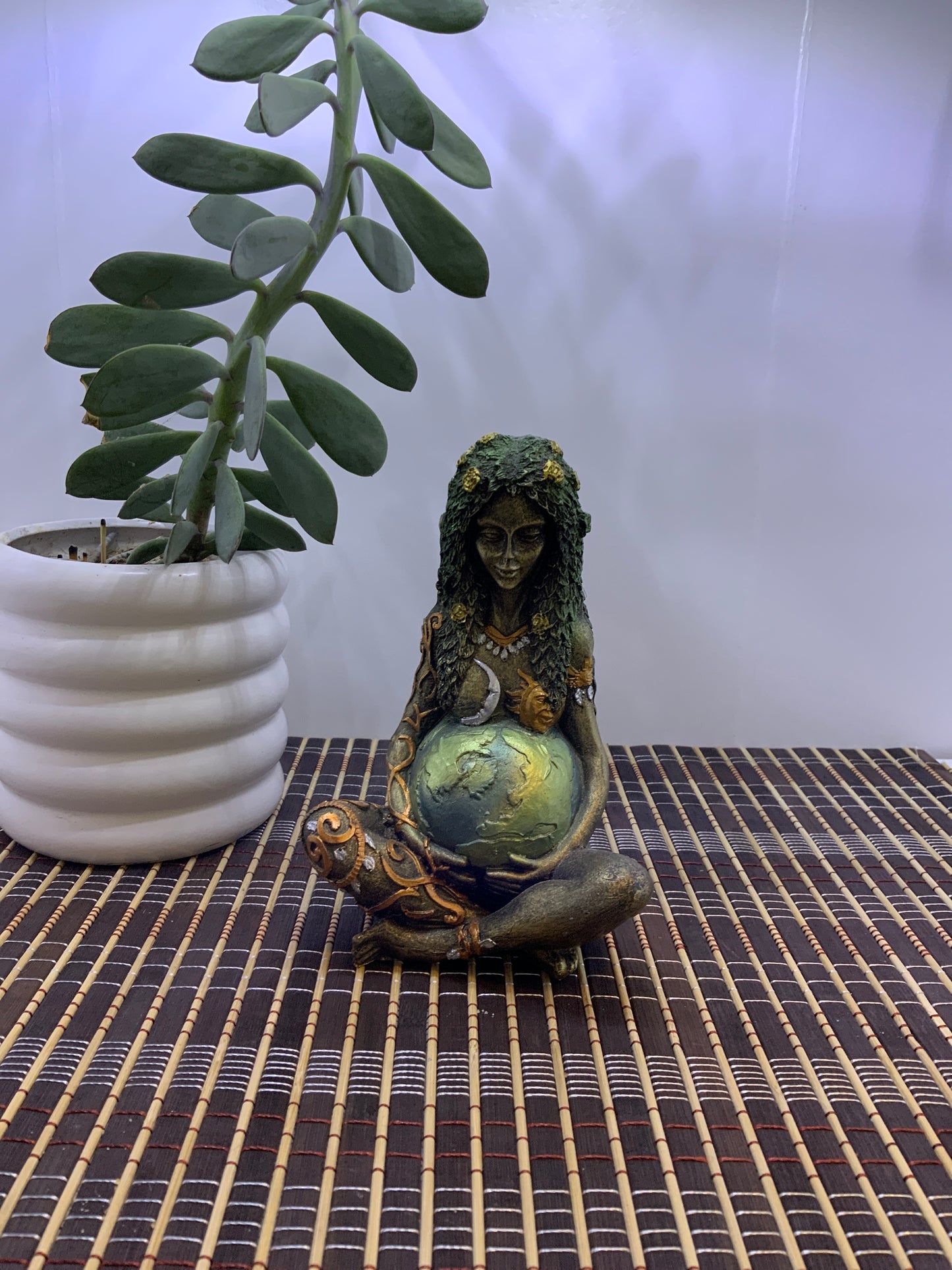 Figura Gaia Pachamama o Madre Tierra