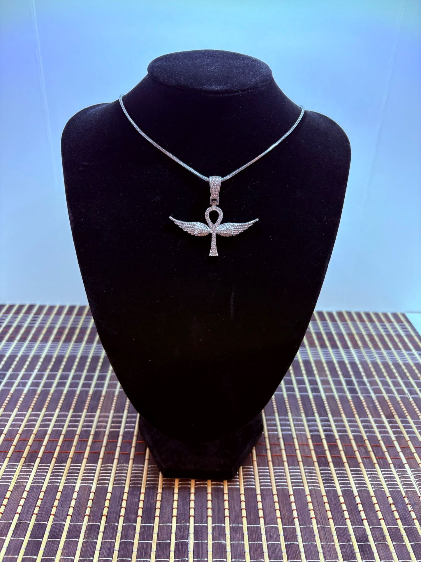 Cruz Ankh con Alas