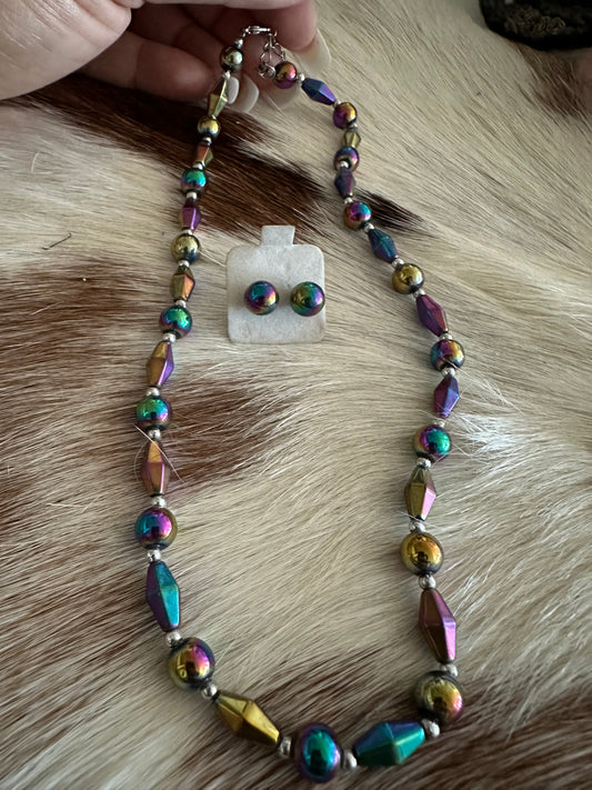 Gargantilla y aretes (pantallas)