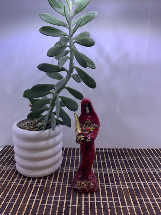 Figura La Santa Roja Abundancia y justicia