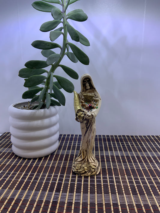 Figura La Santa Blanca Abundancia y justicia