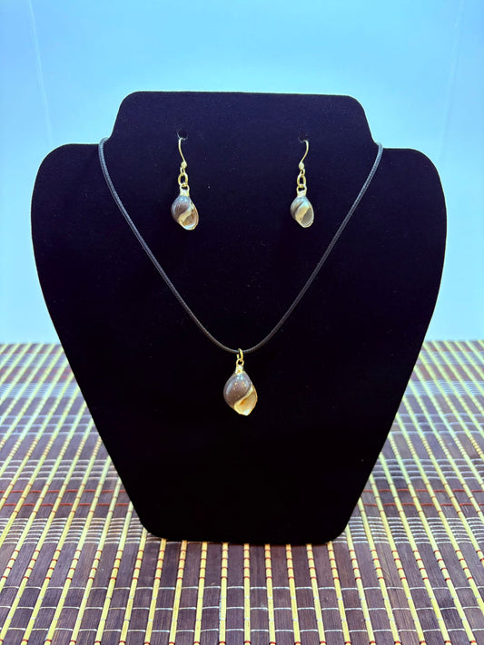 Pantallas (Aretes) y dije Caracol