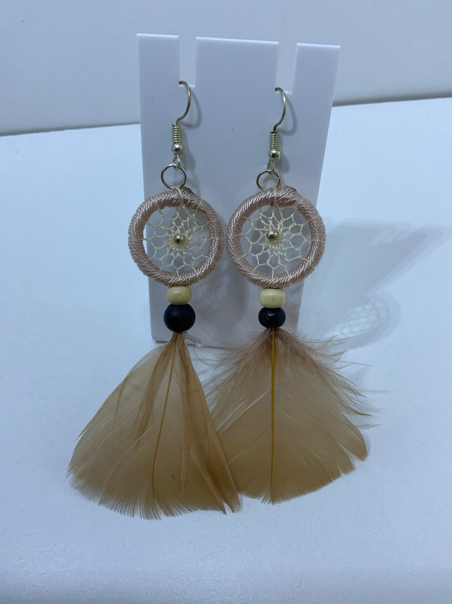 Pantallas Atrapa Sueño (Aretes) Crema (Café Claro)