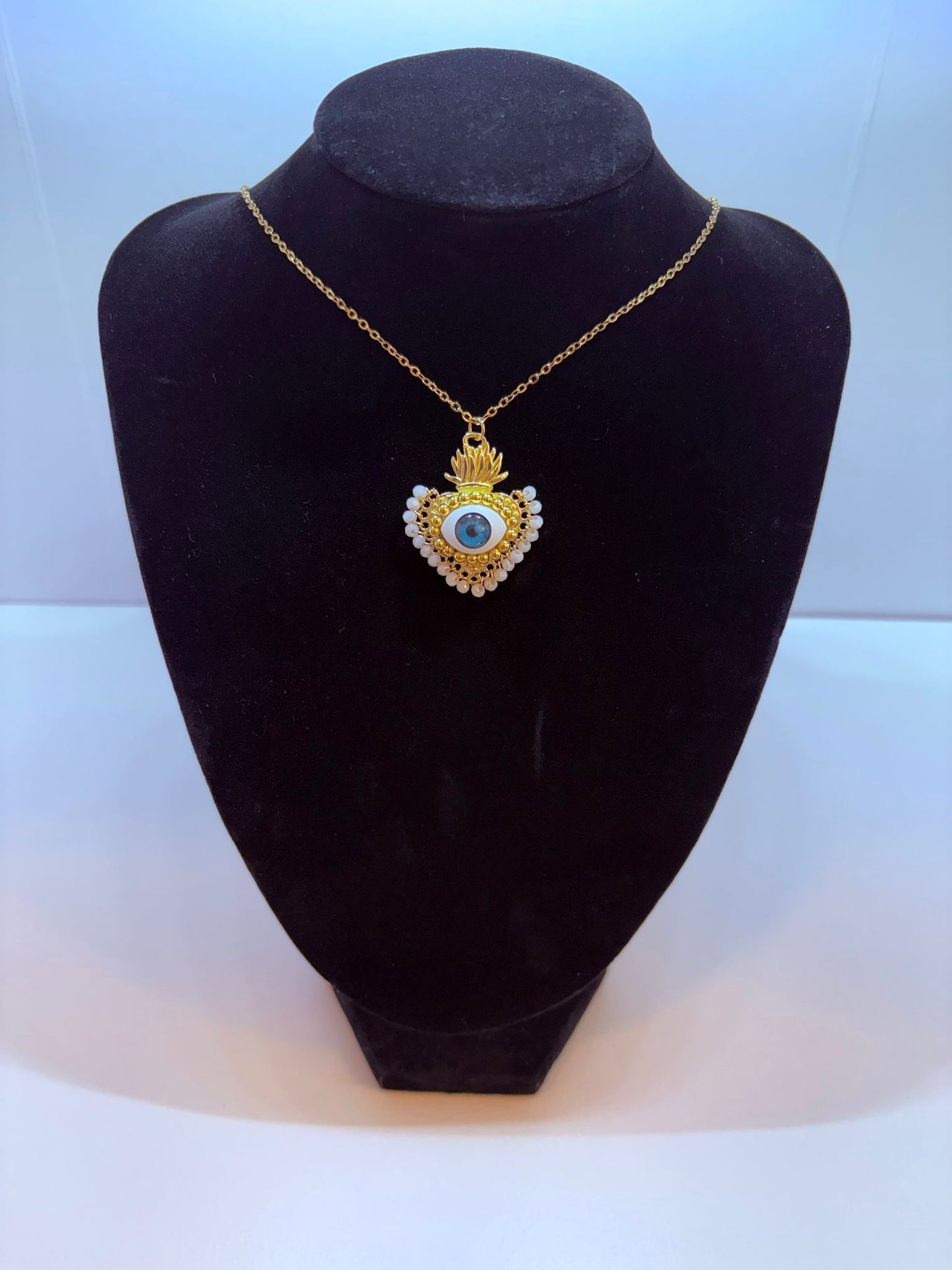 Corazón de Cristo con Ojo cristales blancos